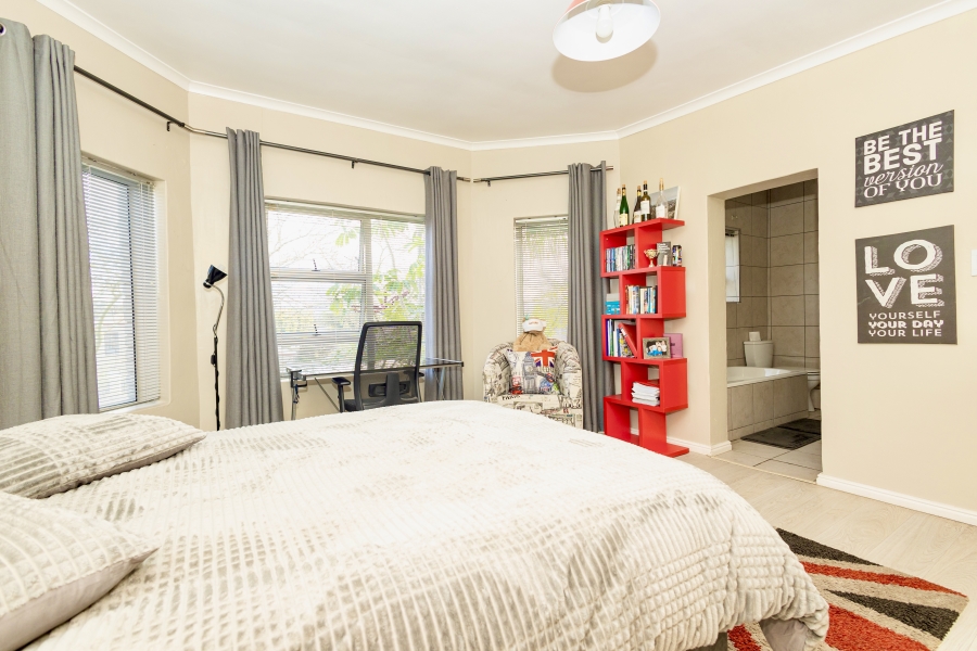 4 Bedroom Property for Sale in Sonstraal Heights Western Cape